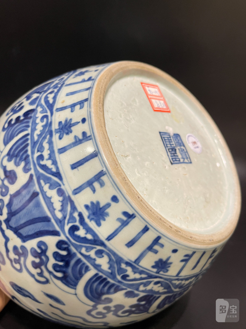 明万历 青花江崖海水瑞兽纹罐 - 图14